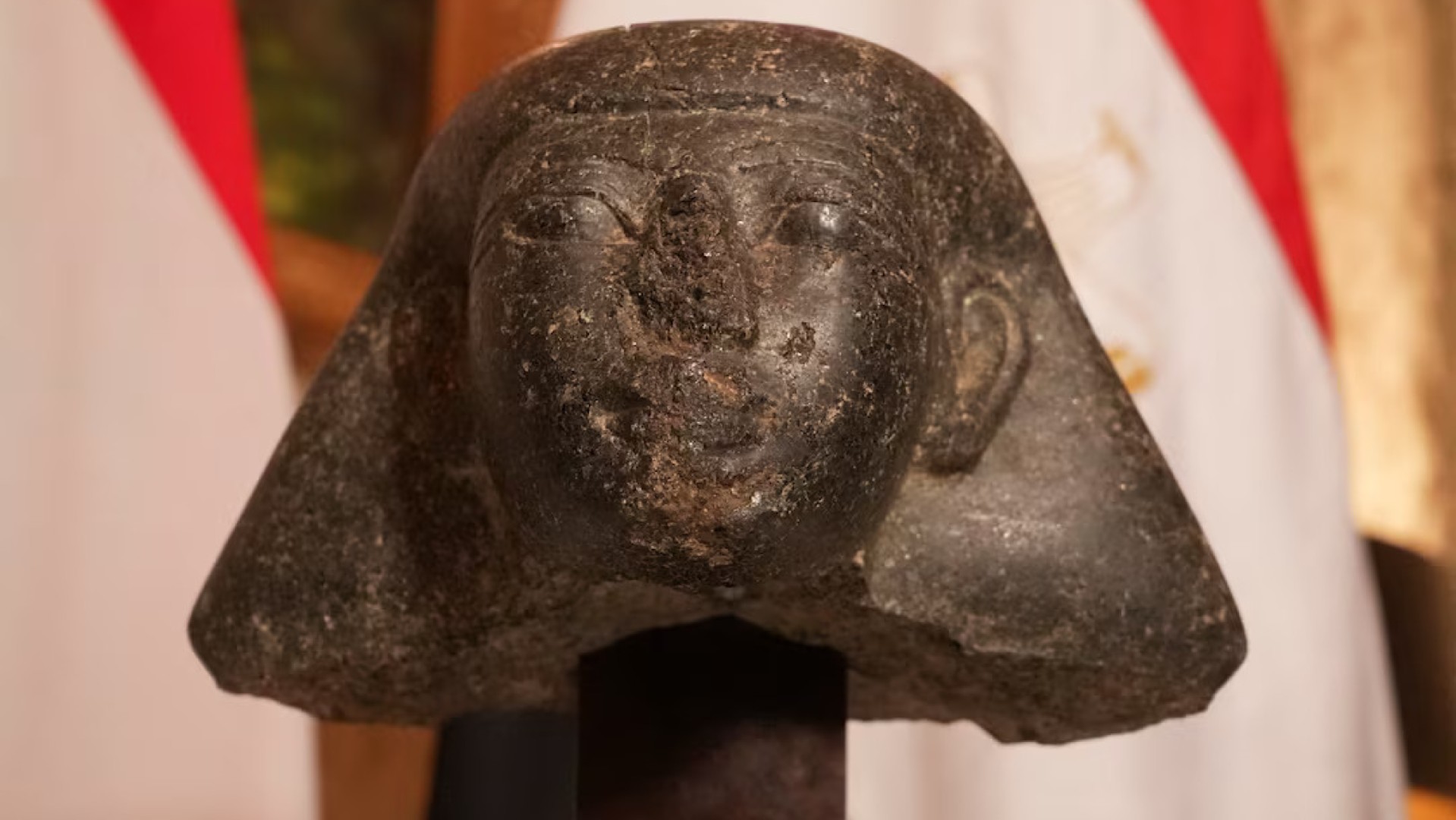 Une sculpture vieille de 3 ​500 ​ans restituée à l’Égypte